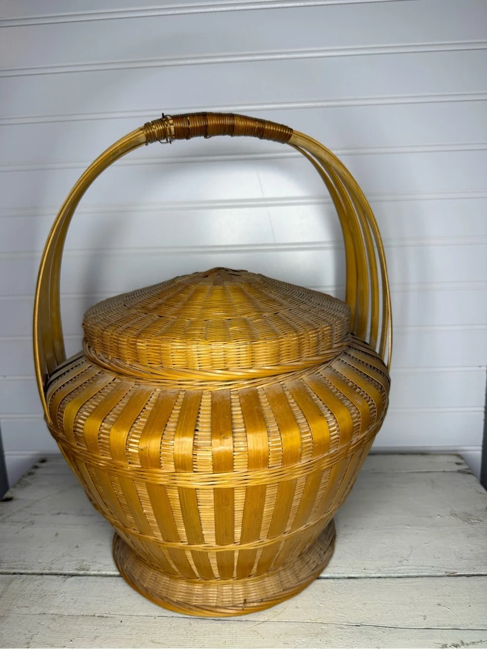 Vintage Bamboo Hand Woven Round Rice Market Tea Basket w Lid